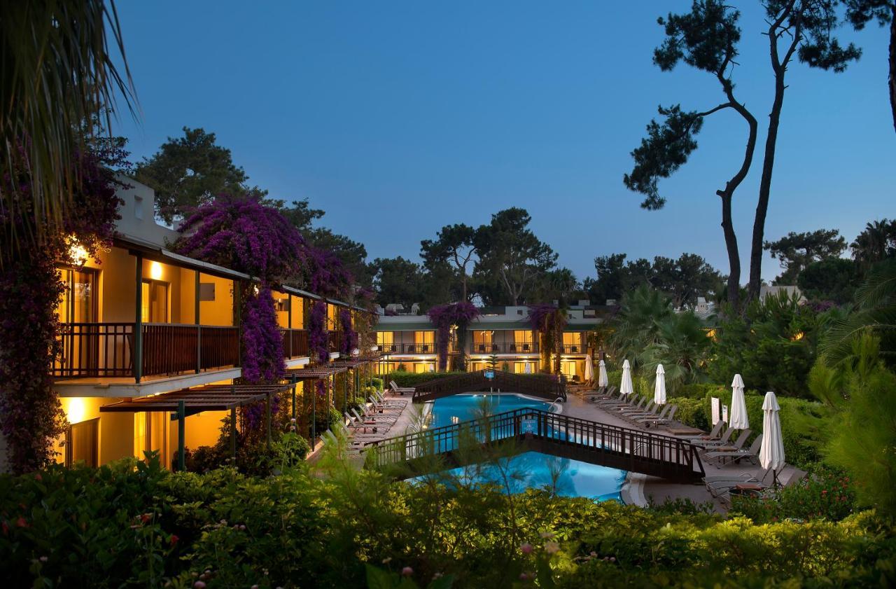 Turquoise Hotel Side Exterior foto